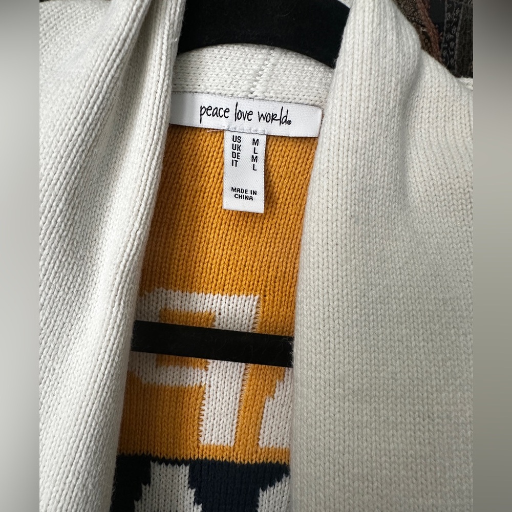 Like new, Peace Love World Star Patterned Cardigan with Fringe. M. - Picture 2 of 5